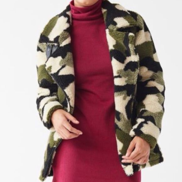 Urban Outfitters Camo Buckle Sherpa Teddy Moto Coat Size Large - Picture 3 of 9